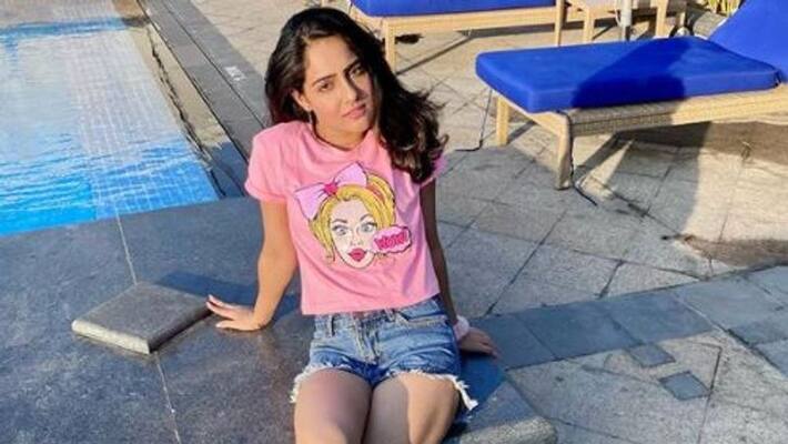 Actress Malvi Malhotra stabbed in Mumbai after rejecting a man ADB Actress Malvi Malhotra stabbed in Mumbai after rejecting a man ADB
