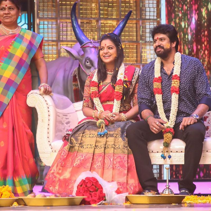 Pandian Stores chithra with future husband Cute Photos going viral