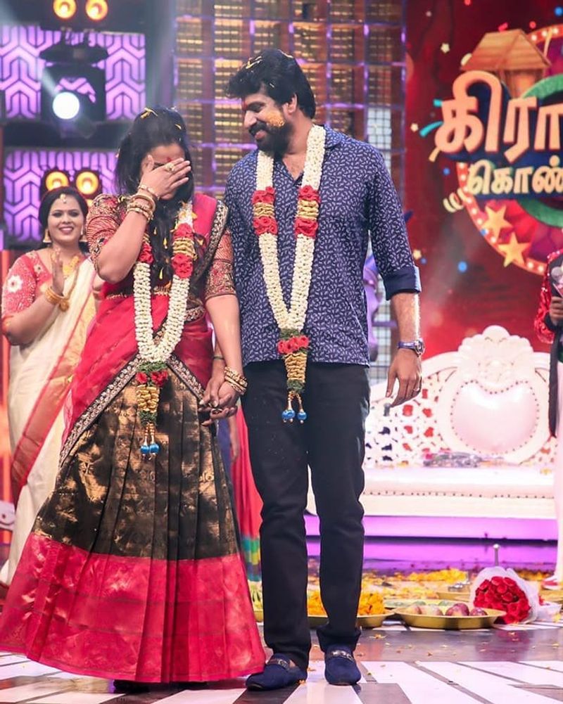 Pandian Stores chithra with future husband Cute Photos going viral
