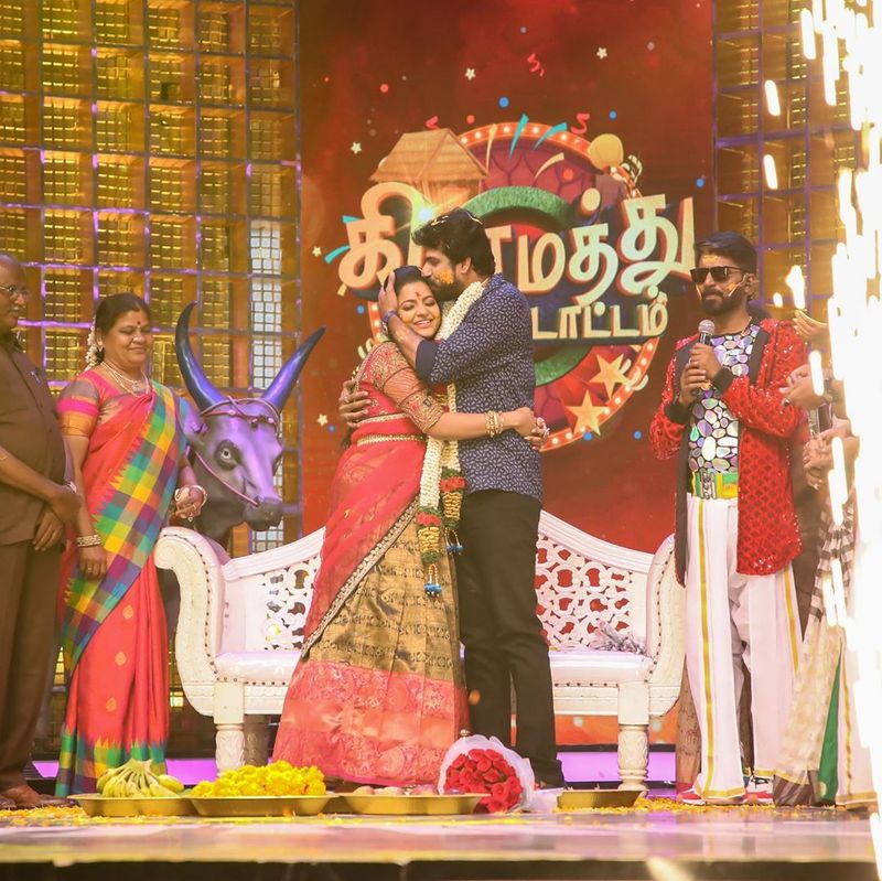 Pandian Stores chithra with future husband Cute Photos going viral