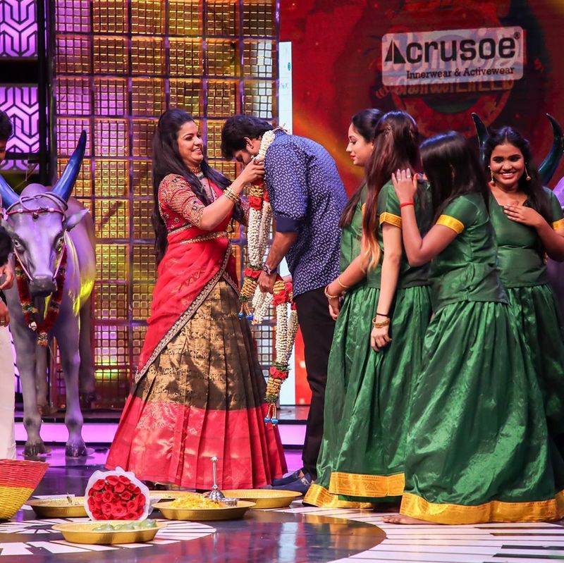 Pandian Stores chithra with future husband Cute Photos going viral