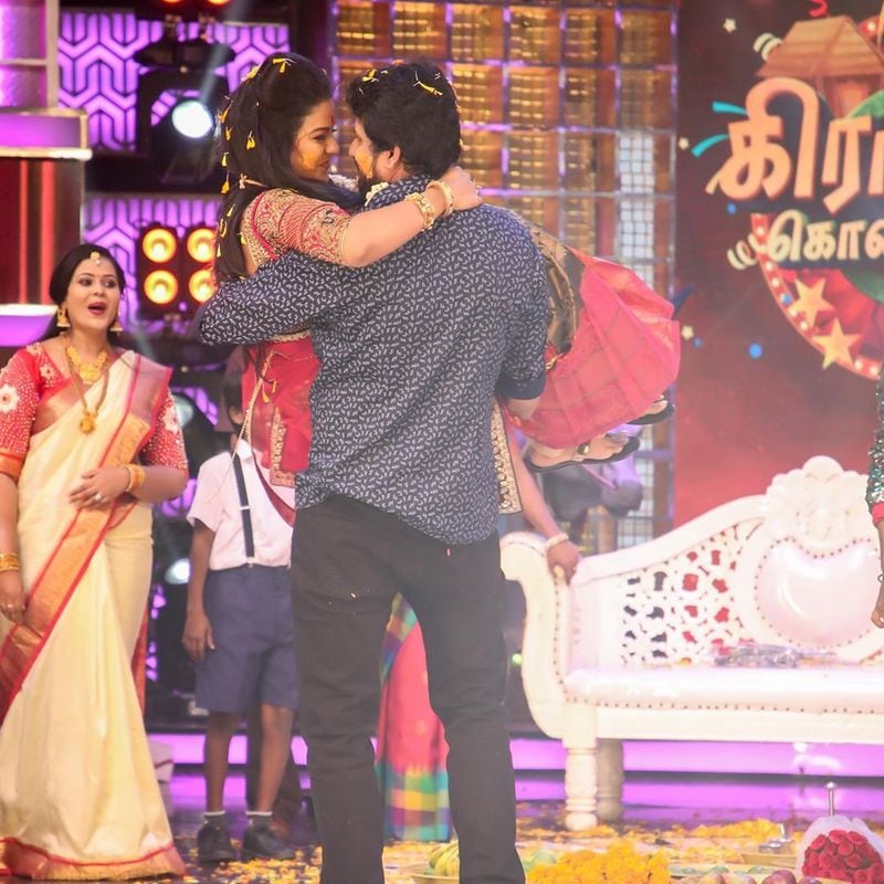 Pandian Stores chithra with future husband Cute Photos going viral