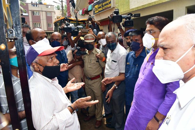 bs Yediyurappa helps students to purchase books Who lost In flood rbj