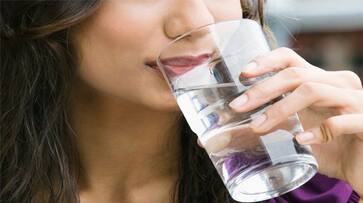 Can drinking water standing up harm your health? Expert explanation Can drinking water standing up harm your health? Expert explanation