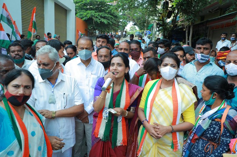 Kusuma Hanumantharayappa Campaign in RR Nagar in Bengaluru grg
