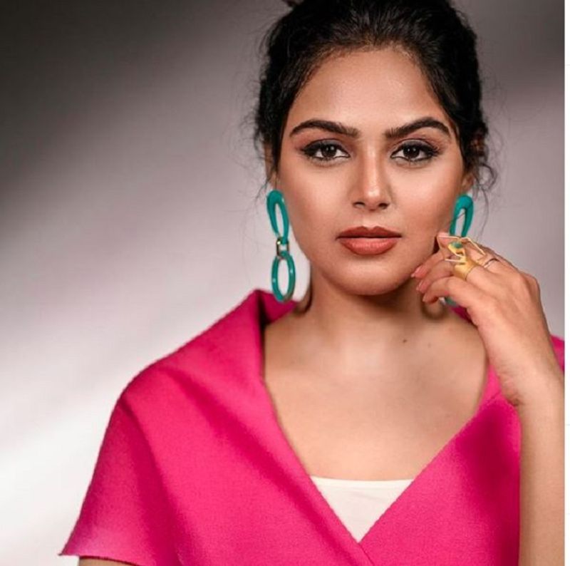 Bigg Boss Beauty Monal Gajjar Hot Photos Go Viral Over The Internet SRH