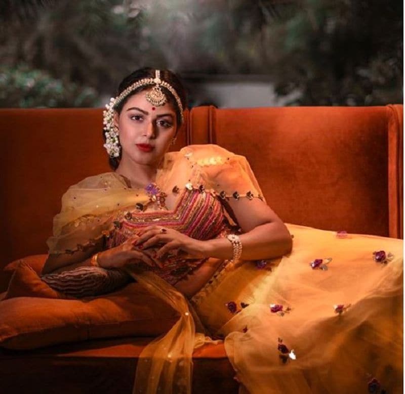 Bigg Boss Beauty Monal Gajjar Hot Photos Go Viral Over The Internet SRH