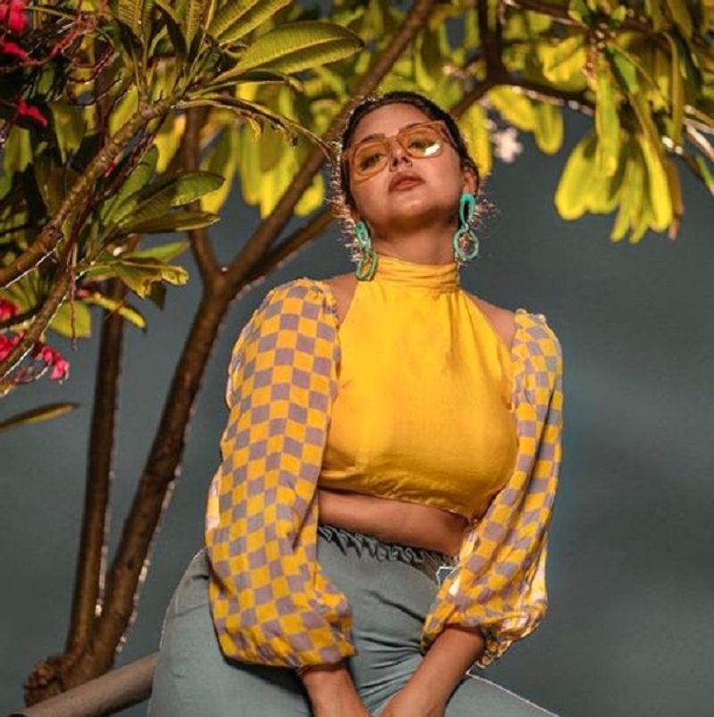 Bigg Boss Beauty Monal Gajjar Hot Photos Go Viral Over The Internet SRH