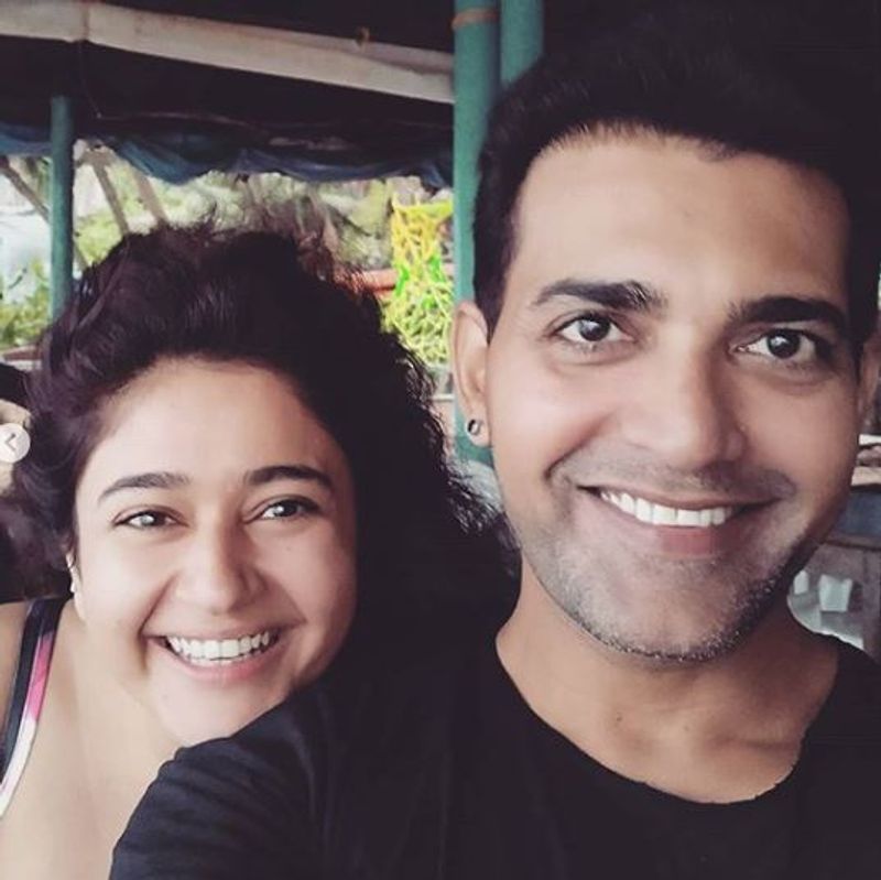actress poonam bajwa first time show her lover viral in social media