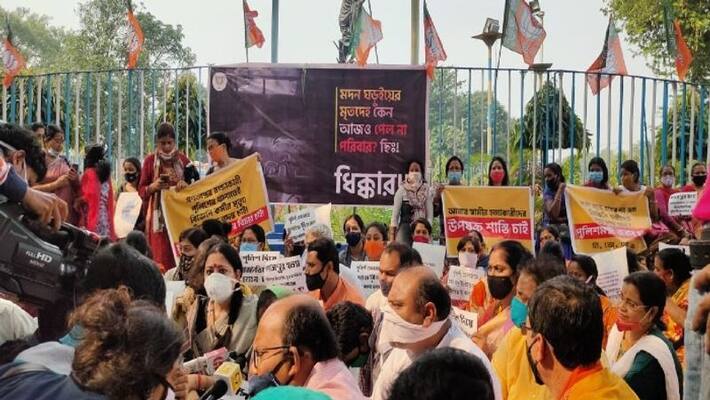 The members of the BJP Mahila Morcha protested against the killing of BJP workers PNB The members of the BJP Mahila Morcha protested against the killing of BJP workers PNB