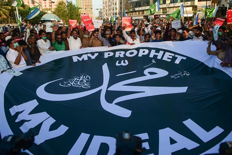Pak PM Imran Khan wants Muslim states to unite against Islamophobia in Europe ALB