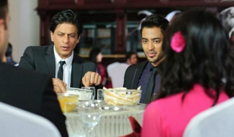इस सेशन के दौरान शाहरुख से किसी ने सवाल किया था कि मन्नत (उनका घर) बिक रहा है क्या? इस पर शाहरुख ने मजेदार जवाब दिया था कि 'भाई मन्नत बिकती नहीं सिर झुकाकर मांगी जाती है... याद रखोगे तो लाइफ में कुछ पा सकोगे।'