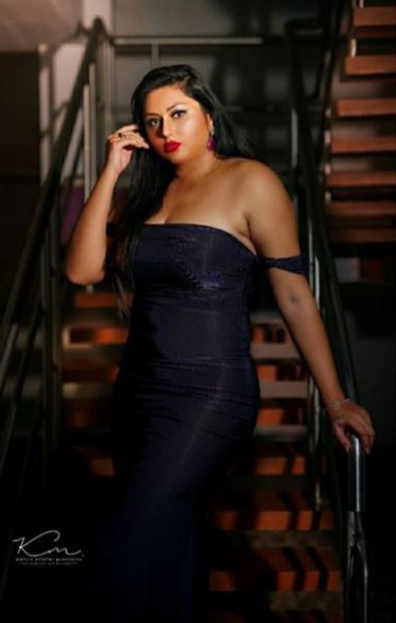 netisons slams actress namitha hot dress photo shoot