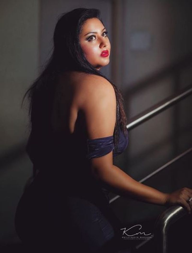 netisons slams actress namitha hot dress photo shoot