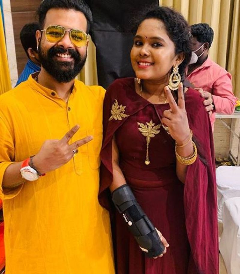 vijay tv super singer sai saran got marriage photo goes viral