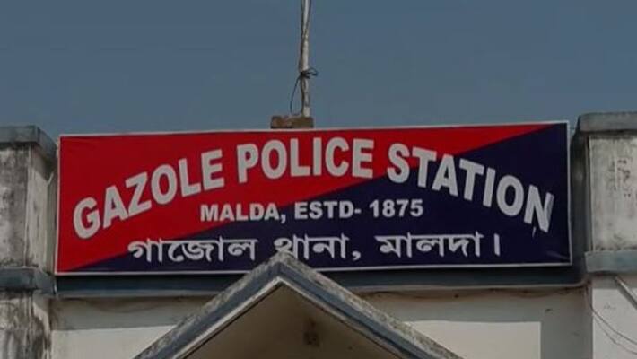 Hanging body of Ex panchayet member found at his home in Malda BTG Hanging body of Ex panchayet member found at his home in Malda BTG