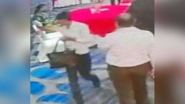 punjab crime cases in marriage functions grooms mother 22 lakh jewelery bag carrying thief caught in cctv ludhiana punjab crime cases in marriage functions grooms mother 22 lakh jewelery bag carrying thief caught in cctv ludhiana
