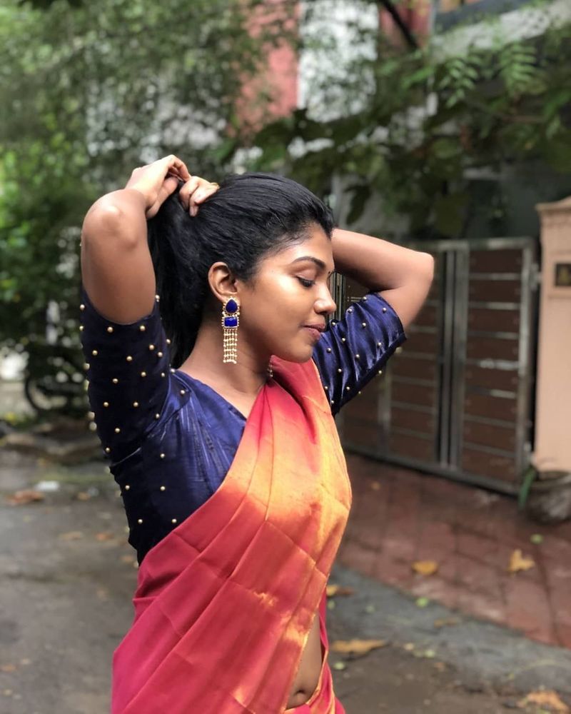 Actress Riythivika neval showing photos going viral
