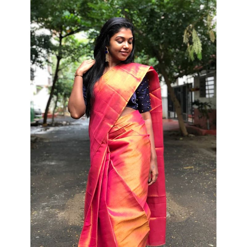 Actress Riythivika neval showing photos going viral