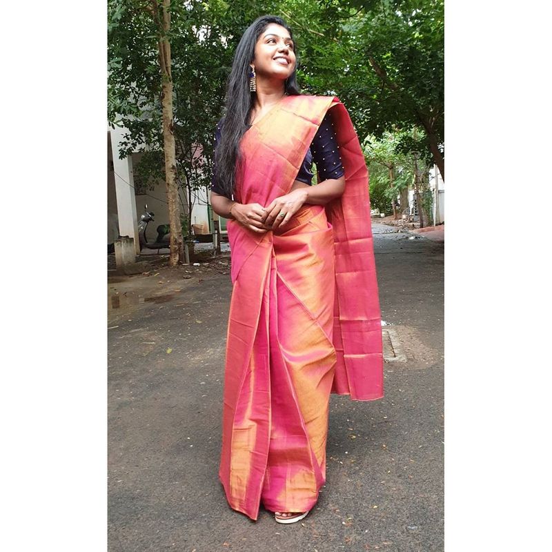 Actress Riythivika neval showing photos going viral
