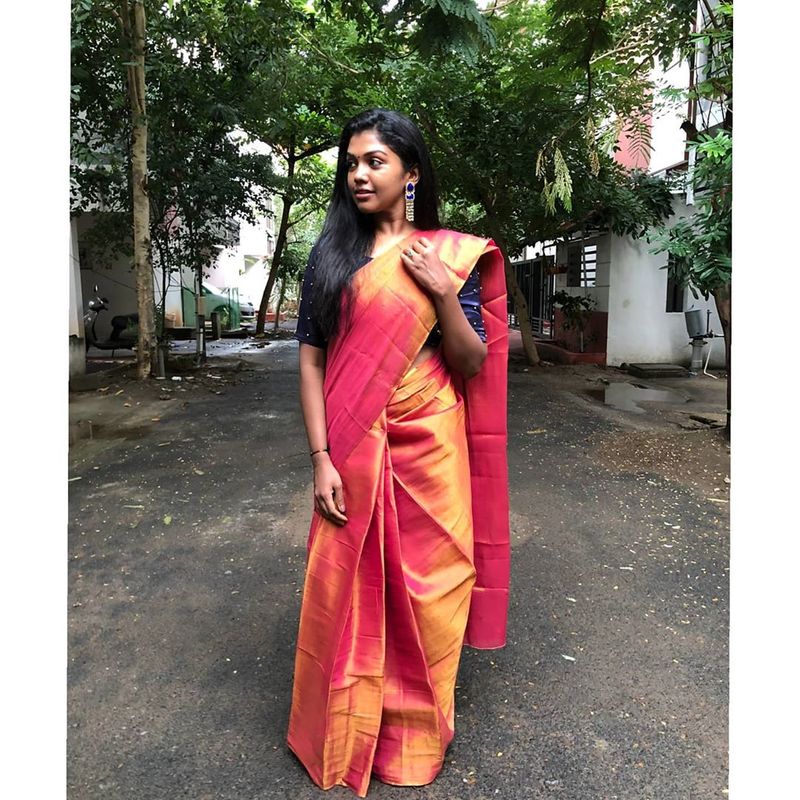 Actress Riythivika neval showing photos going viral