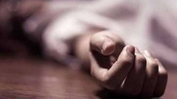 A minor girl commits suicide after ex lover put vermollion on his forehead in Burdwan BTG A minor girl commits suicide after ex lover put vermollion on his forehead in Burdwan BTG