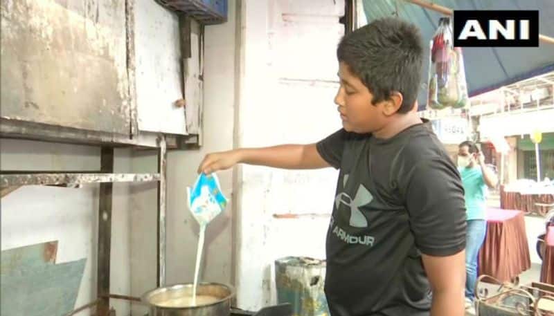 14 years old Mumbai boy sells tea to support the family as mother's earing stopped in COVID19 pandemic
