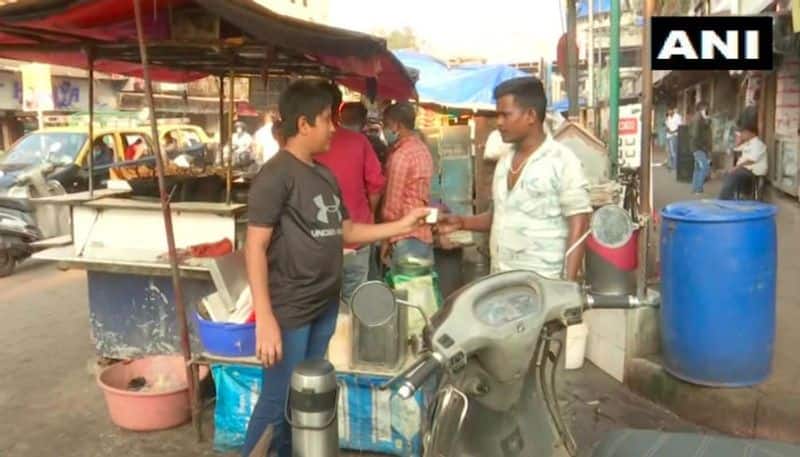 14 years old Mumbai boy sells tea to support the family as mother's earing stopped in COVID19 pandemic
