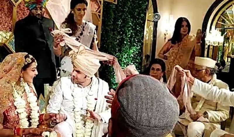 अब वो हिंदी फिल्मों में भी अच्छी पहचान बना चुकी हैं। 'मगाधीरा', 'आर्या 2', 'डार्लिंग', 'मिस्टर परफेक्ट', 'विवेगम' जैसी कई सुपरहिट फिल्मों में काम करने वाली काजल ने 2019 में यह कबूल किया था कि वह एक ऐसे व्यक्ति से शादी करेंगी, जो फिल्म इंडस्ट्री से संबंध नहीं रखता होगा।
