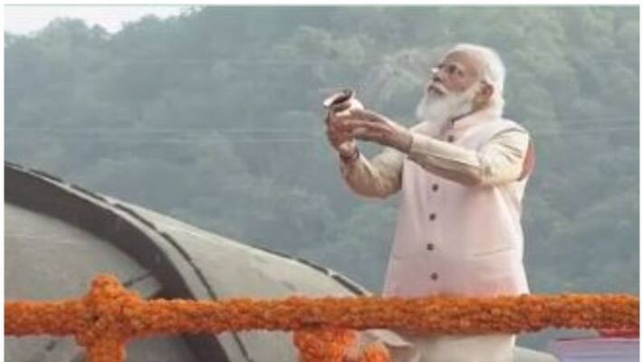 PM Narendra Modi slams the opponents for politicise Pulwama attack ALB PM Narendra Modi slams the opponents for politicise Pulwama attack ALB