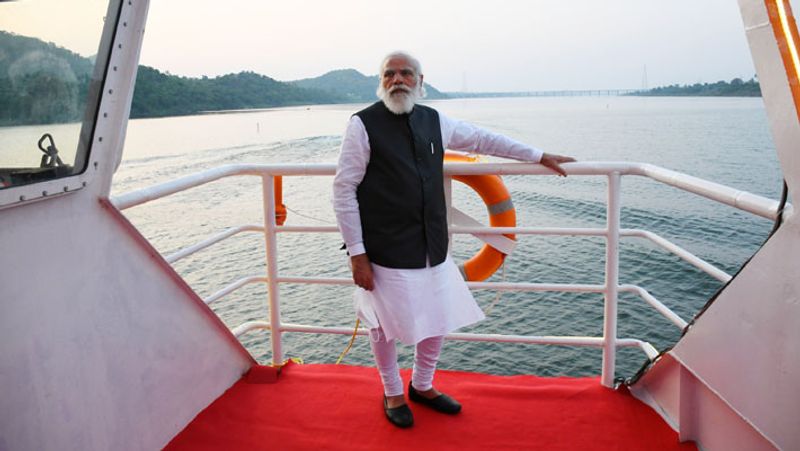 Rashtriya Ekta Diwas PM Modi pays tribute to Sardar Patel mah