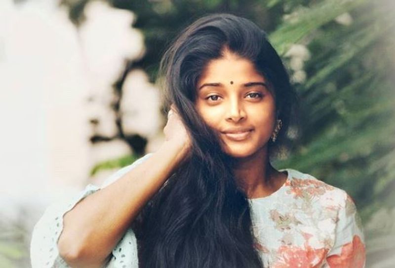super hit movie heroine pair with yogibabu