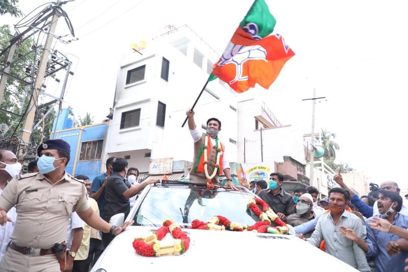 First time In History BJP WIns In chikkaballapur-municipality president Election rbj