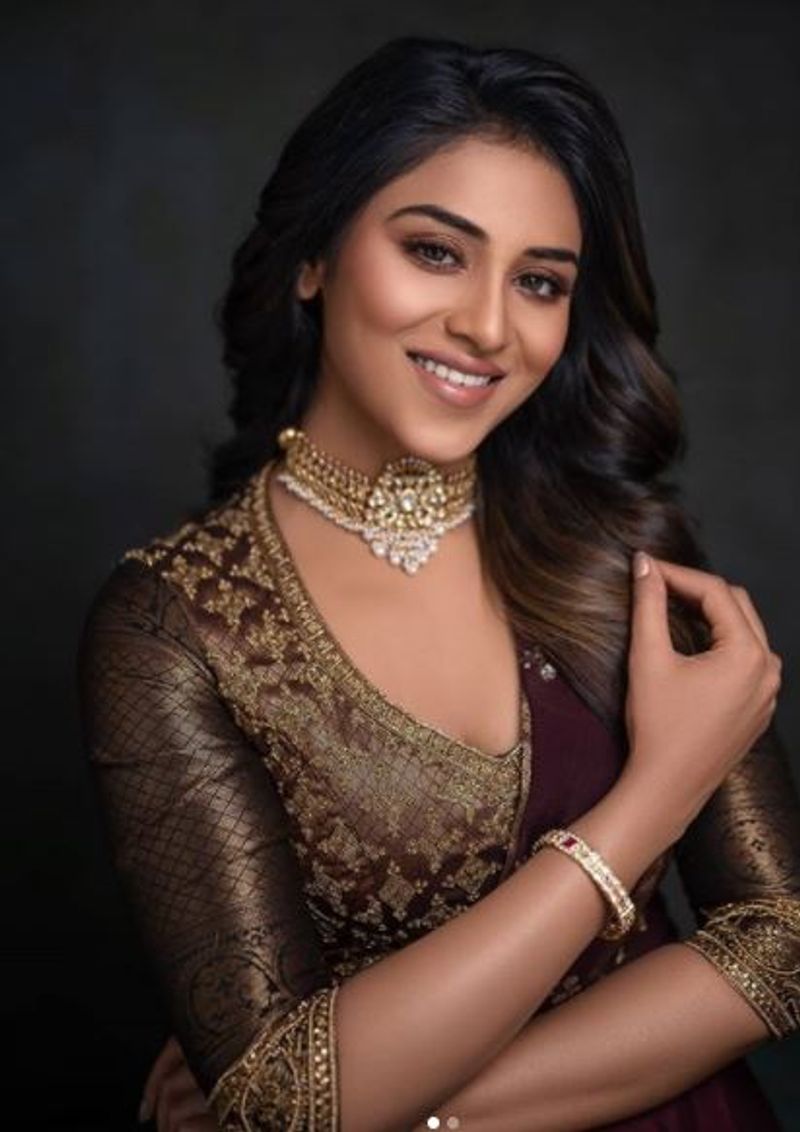 bigil movie actress indhuja slim look hot photo shoot