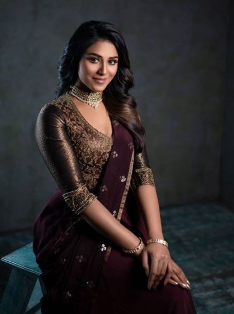 bigil movie actress indhuja slim look hot photo shoot