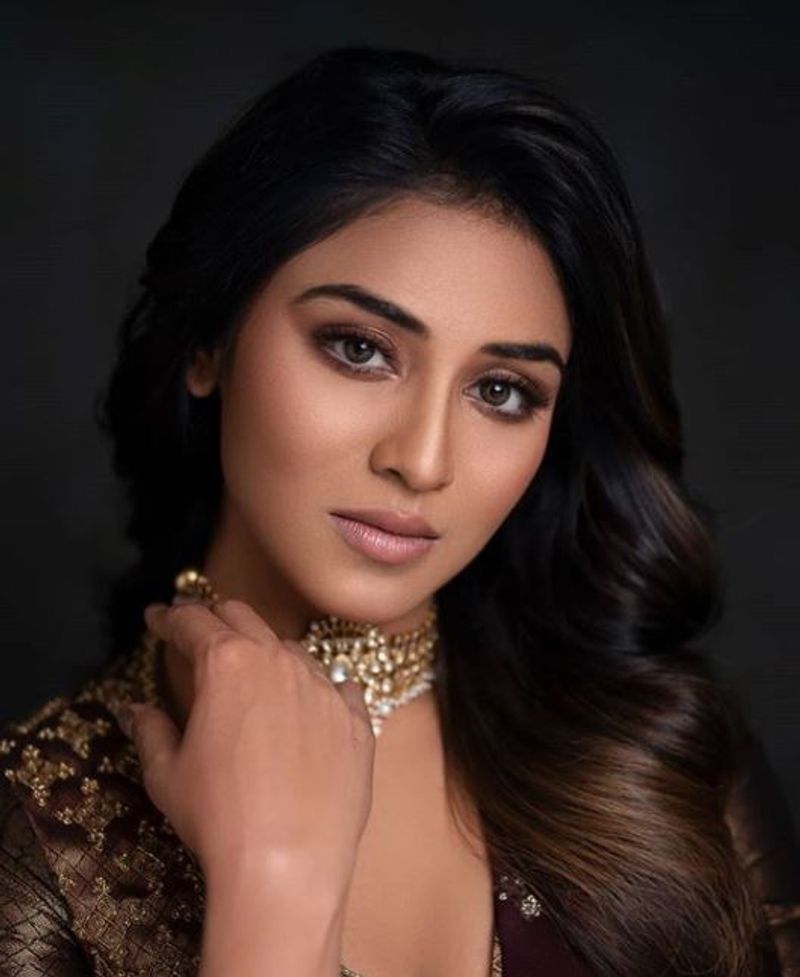 bigil movie actress indhuja slim look hot photo shoot
