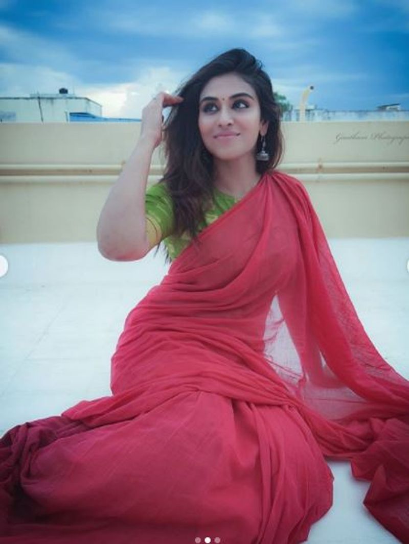 bigil movie actress indhuja slim look hot photo shoot