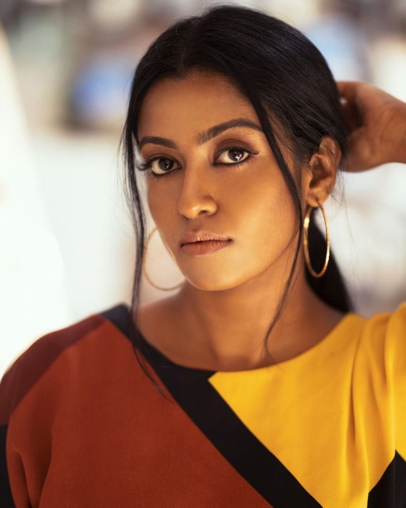 Vijay TV Bharathi Kannama Serial actress Roshini priyan Modern clicks