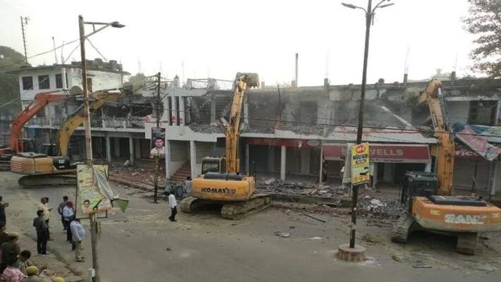 Mukhtar Ansari Hotel dropped by bulldozer Mau district UP kpn Mukhtar Ansari Hotel dropped by bulldozer Mau district UP kpn