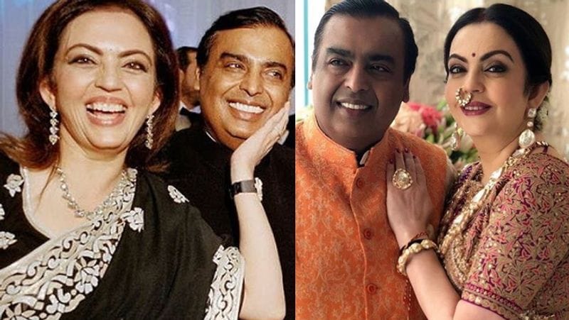 आपको बता दें कि मुकेश-नीता की शादी अरेंज के साथ लव मैरिज थी। एक मिडल क्लास फैमिली से ताल्लुक रखने वाली नीता जब पहली बार मुकेश से मिलने उनके घर गई थी तो उन्हें देखकर दंग रह गई थी। दरअसल, घर का दरवाजा मुकेश ने ही खोला था। व्हाइट शर्ट और ब्लैक पेंट पहने मुकेश बेहद सिम्पल लग रहे थे, जिसे देखकर नीता अपनी आंखों पर यकीन नहीं कर पाई थी। उन्होंने सोचा था कि एक अमीर आदमी का बेटा इतना सिम्पल भी हो सकता है।