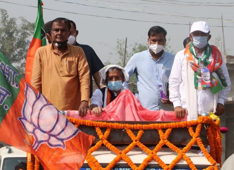 भाजपा के स्टार प्रचारकों में शामिल सुशील मोदी ने तीसरे सवाल में लिखा है कि तेजस्वी यादव बतायें कि जिस फेयर ग्रो नामक कंपनी से उनके परिवार का नाम जुड़ा, वह क्या एक फर्जी कम्पनी थी? कोलकाता के जिस पते पर कंपनी रजिस्टर्ड कराई गई थी, वहां ऐसी कोई कम्पनी नहीं पाई गई। क्या राजद बिहार के दस लाख युवाओं को ऐसी फर्जी कंपनियों में नौकरी देने वाला हैं?