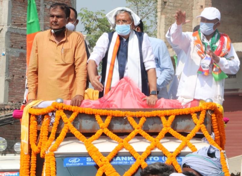 सुशील मोदी ने दूसरे सवाल में पूछा है कि लालू परिवार ने टिस्को की कीमती सम्पत्ति सीधे क्यों नहीं खरीदी? इसमें सहारा समूह व प्रेमचन्द गुप्ता की मुखौटा कम्पनी का सहारा क्यों लिया गया? सामाजिक न्याय के नाम पर सत्ता पाने वाले फर्जीबाड़ा क्यों कर रहे थे?
