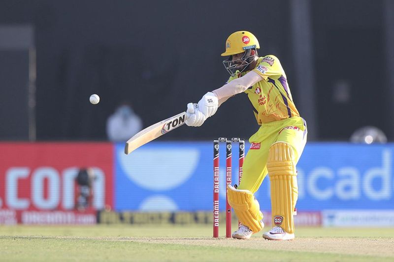 తొలి వికెట్కి 129 పరుగుల భారీ భాగస్వామ్యం నెలకొల్పిన తర్వాత 44 బంతుల్లో 12 ఫోర్లతో 75 పరుగులు చేసిన రుతురాజ్ గైక్వాడ్ను రషీద్ ఖాన్ అవుట్ చేశాడు. రషీద్ ఖాన్ బౌలింగ్లో క్లీన్బౌల్డ్ అయిన రుతురాజ్, ఐపీఎల్ బెస్ట్ స్కోరు నమోదుచేసి పెవిలియన్ చేరాడు.