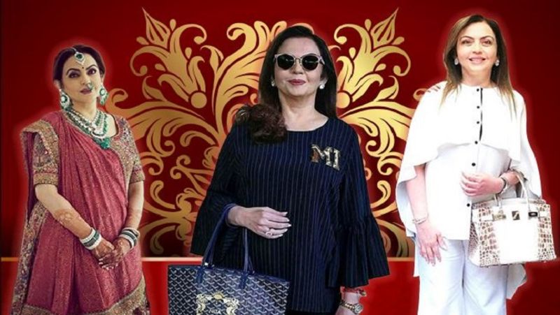 मुकेश अंबानी से शादी के पहले नीता अंबानी की लाइफस्टाइल बेहद सिंपल थी, लेकिन बाद में उनमें काफी बदलाव आया। पहले भी नीता अंबानी काफी खूबसूरत थीं, लेकिन अब उनकी लाइफस्टाइल बेहद ग्लैमरस हो गई है। 
