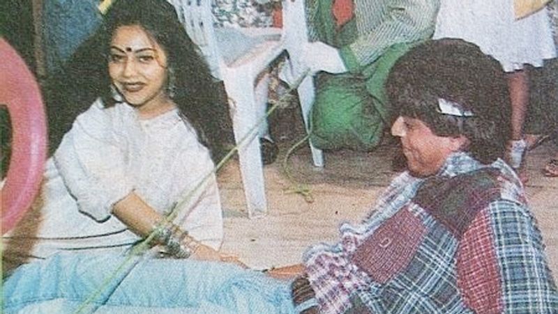 शाहरुख ने आगे बताया, इसके बाद एक लड़के ने मुझे रोक लिया और पूछा कि 'ये कौन है'? चूंकि मैं सेंट कोलंबस स्कूल का था, तो मैंने भी अंग्रेजी में कहा-‘शी इज माय गर्लफ्रेंड'। इस पर गुंडों के हेड ने कहा- गर्लफ्रेंड नहीं है, तेरी भाभी है। इसके बाद मैंने फोर्स करते हुए कहा कि वो लड़की उनकी गर्लफ्रेंड है लेकिन वो लड़का नहीं माना।

