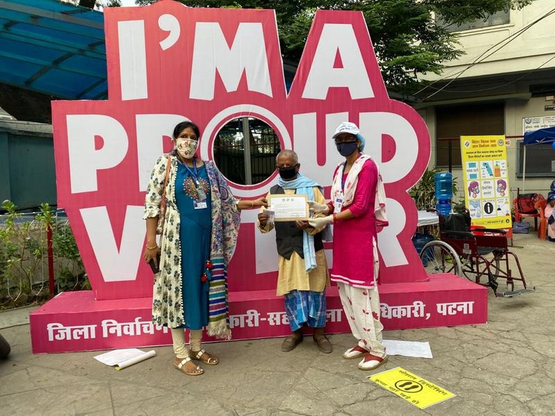 महिला प्रत्याशियों की करें तो साल 2005 में 127 थी, जबकि साल 2010 में बढ़कर 214 हुई, फिर पिछले चुनाव में 271हो गई और इस बार सीधे 371 पहुंच गई है।