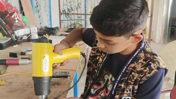 uttar pradesh 8th class student amar prajapati set up company after training to make led light in gorakhpur kpr uttar pradesh 8th class student amar prajapati set up company after training to make led light in gorakhpur kpr