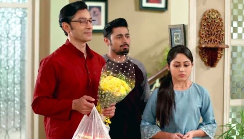 <p>সকলেই শ্রীময়ীর মুখে একটু হাসি দেখতে চায়। সকলেই চায় শ্রীময়ীর সঙ্গে রোহিতের রোম্যান্স। </p>