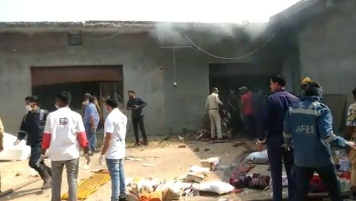 fire in a cloth godown in ahmedabad 8 killed rescue operation kpr fire in a cloth godown in ahmedabad 8 killed rescue operation kpr