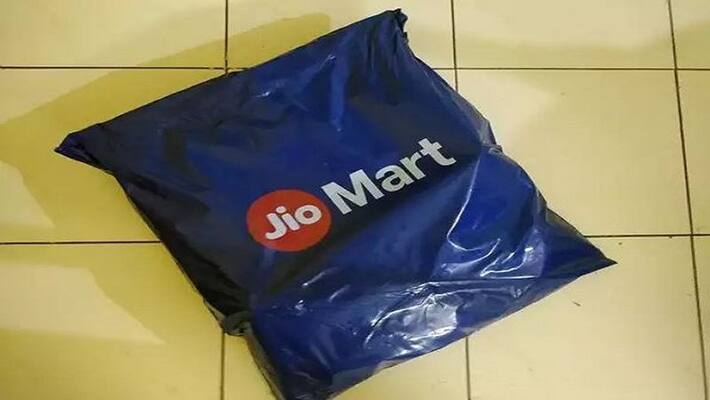 JioMart is competing with Amazon and Flipkart in festive season, adds gifting option to app and website MJA JioMart is competing with Amazon and Flipkart in festive season, adds gifting option to app and website MJA